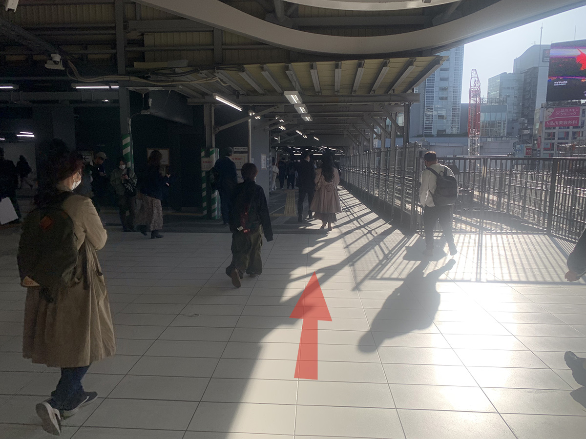 東京メトロ 銀座線 渋谷駅スクランブルスクエア方面改札を出て直進