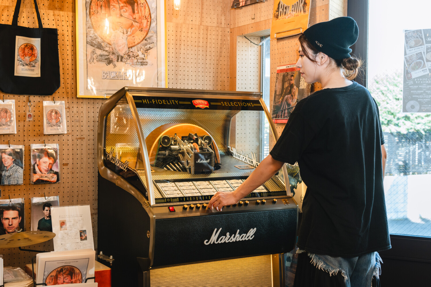 レコードカフェ ジュークボックス シネマカフェ 店内