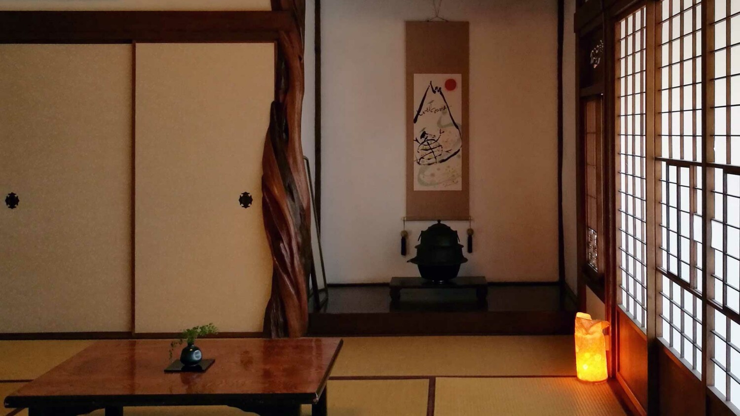 鎌倉 お洒落なホテル 亀時間 室内 ベット 部屋